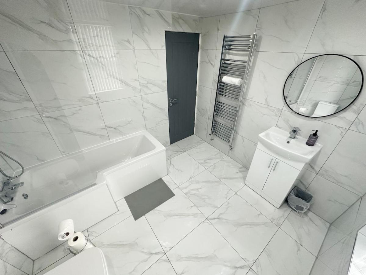 Contractors Dream, 4 Bedroom 2 Bathroom Liverpool Exteriör bild