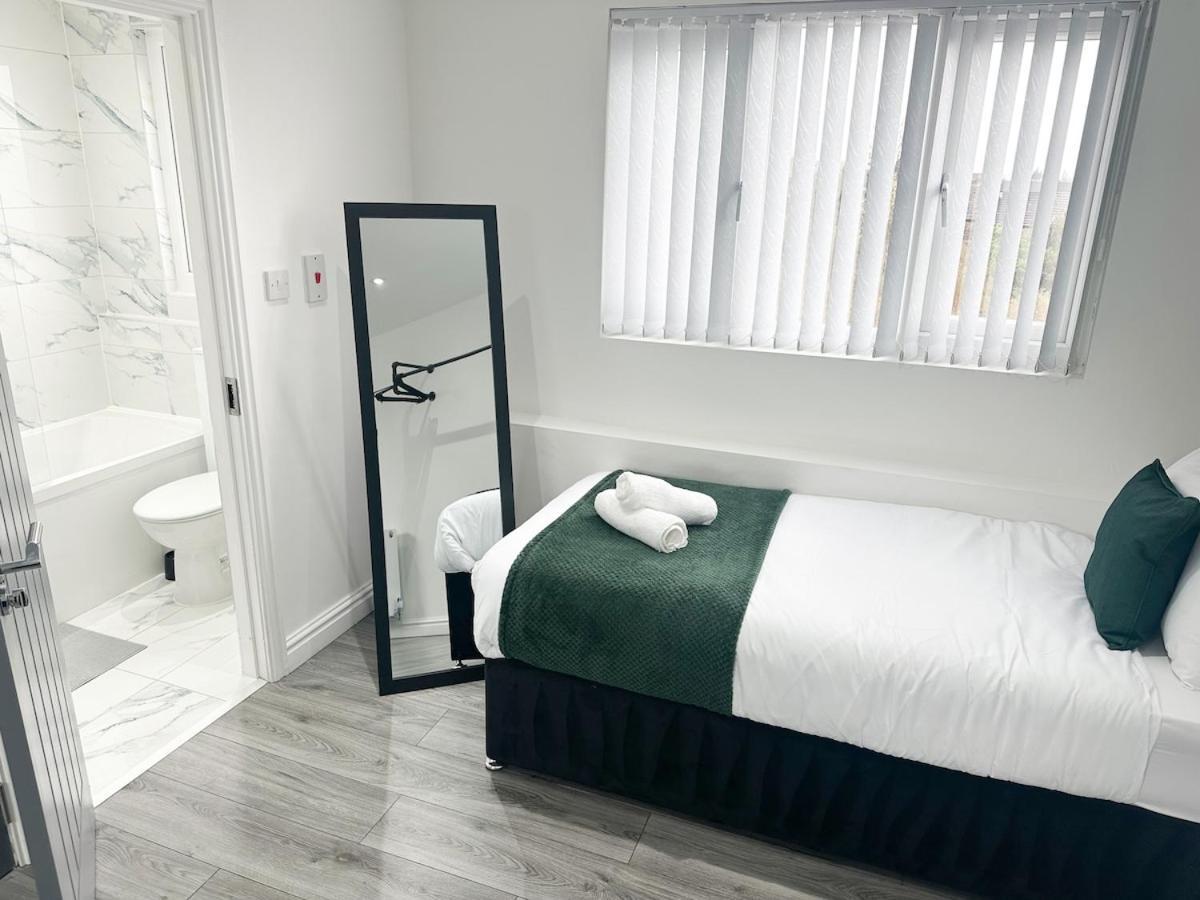 Contractors Dream, 4 Bedroom 2 Bathroom Liverpool Exteriör bild