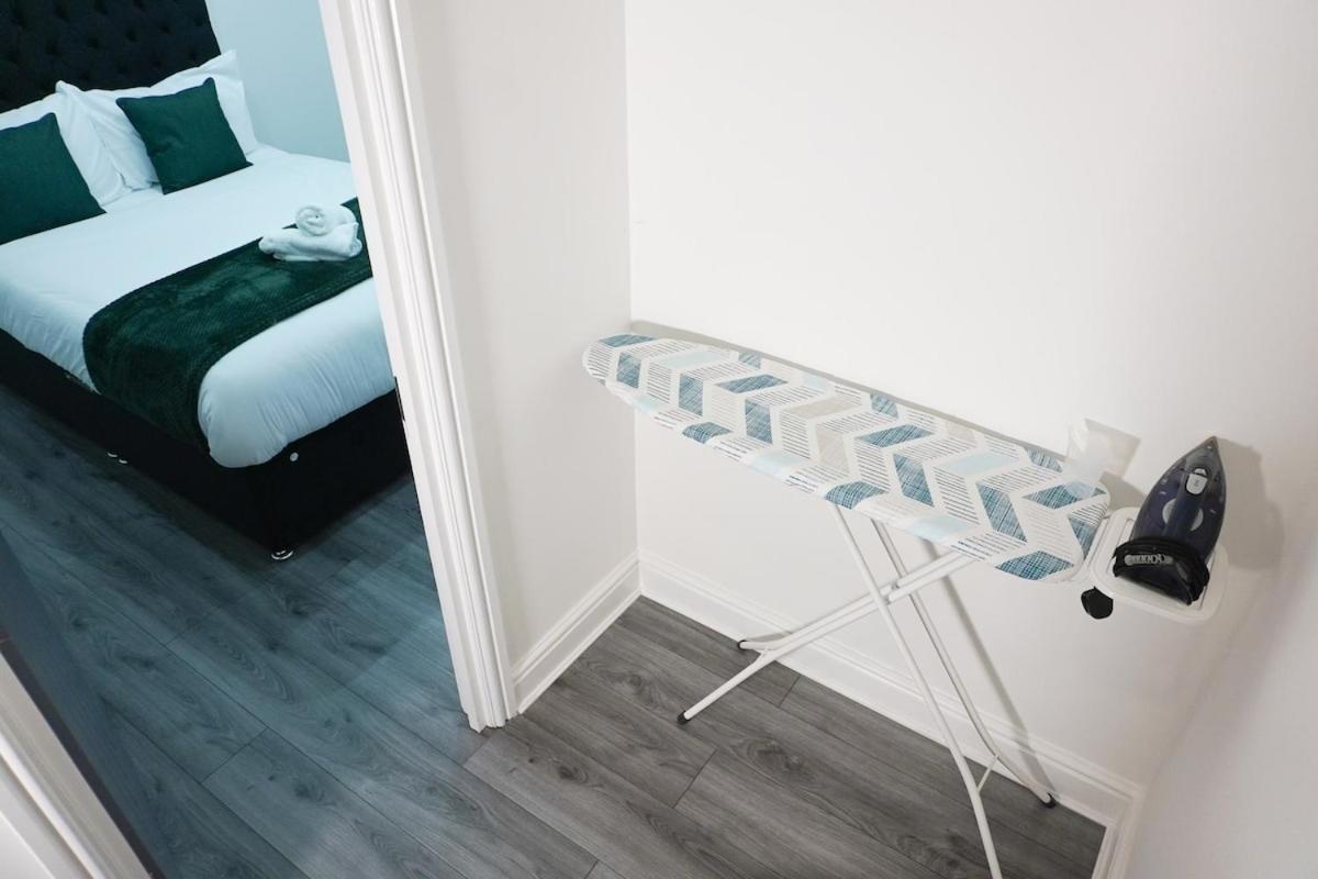 Contractors Dream, 4 Bedroom 2 Bathroom Liverpool Exteriör bild