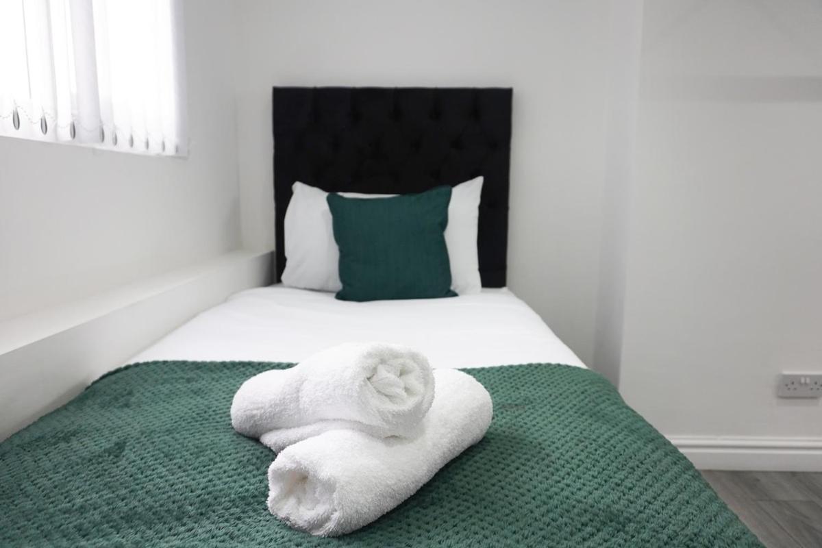 Contractors Dream, 4 Bedroom 2 Bathroom Liverpool Exteriör bild