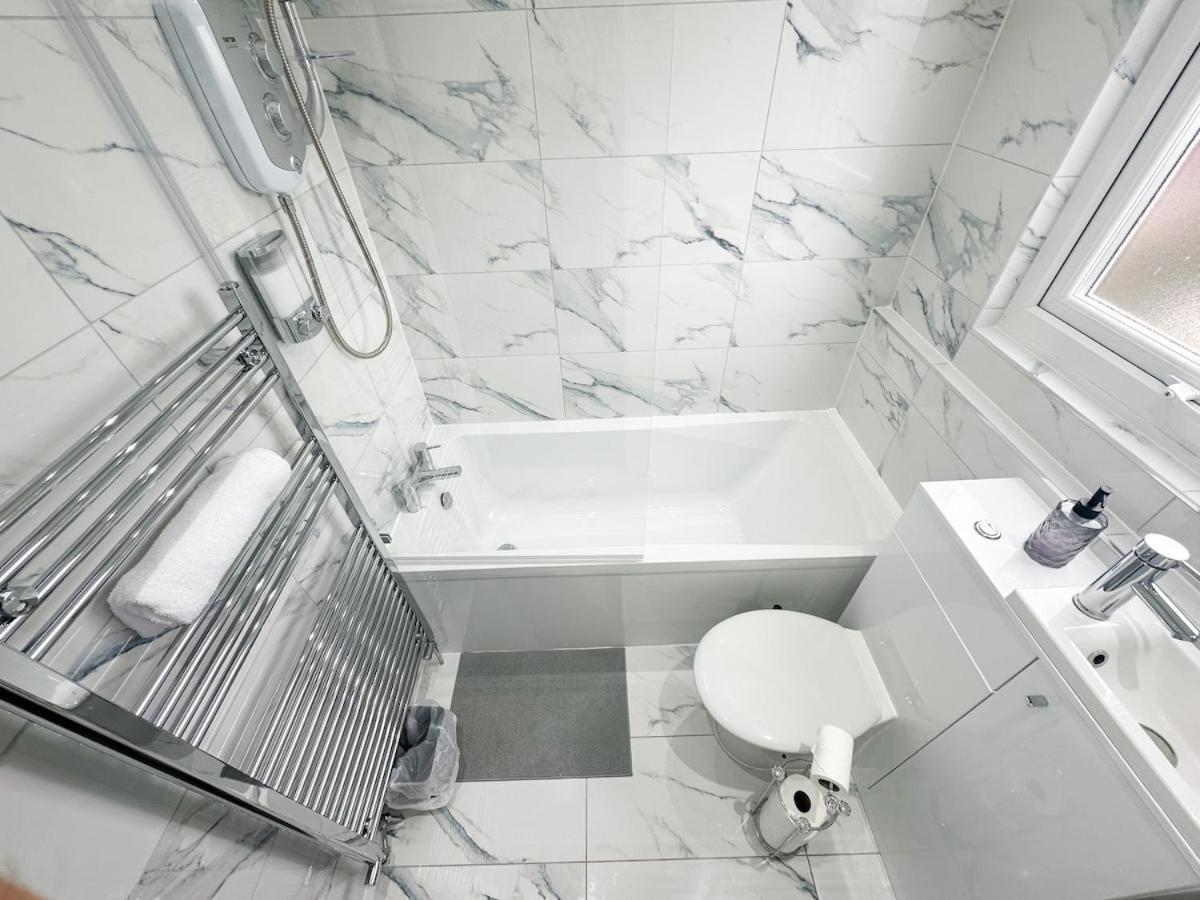 Contractors Dream, 4 Bedroom 2 Bathroom Liverpool Exteriör bild