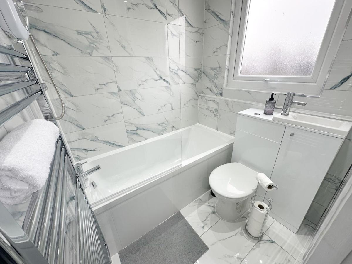 Contractors Dream, 4 Bedroom 2 Bathroom Liverpool Exteriör bild