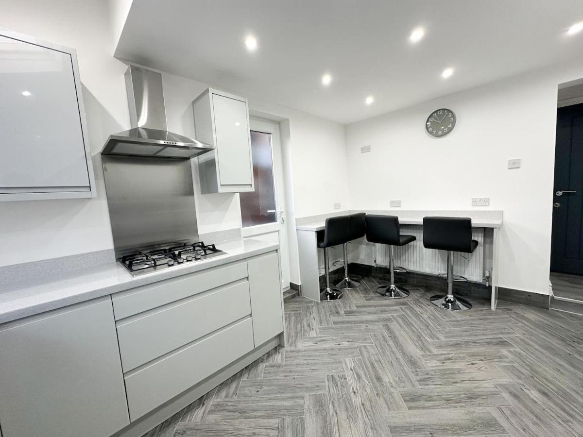 Contractors Dream, 4 Bedroom 2 Bathroom Liverpool Exteriör bild