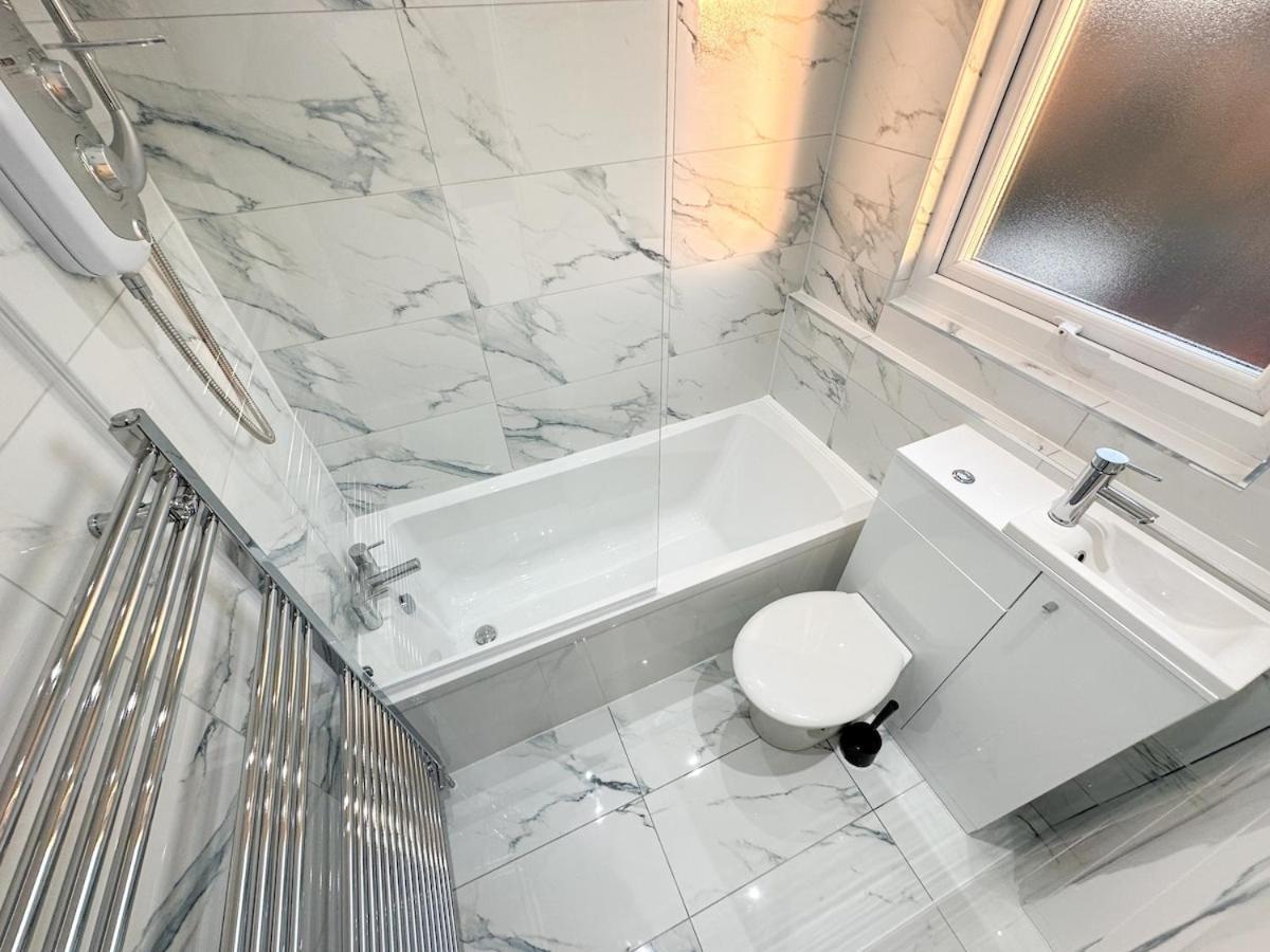 Contractors Dream, 4 Bedroom 2 Bathroom Liverpool Exteriör bild