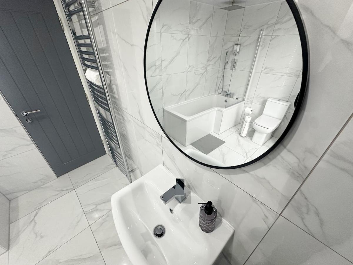 Contractors Dream, 4 Bedroom 2 Bathroom Liverpool Exteriör bild