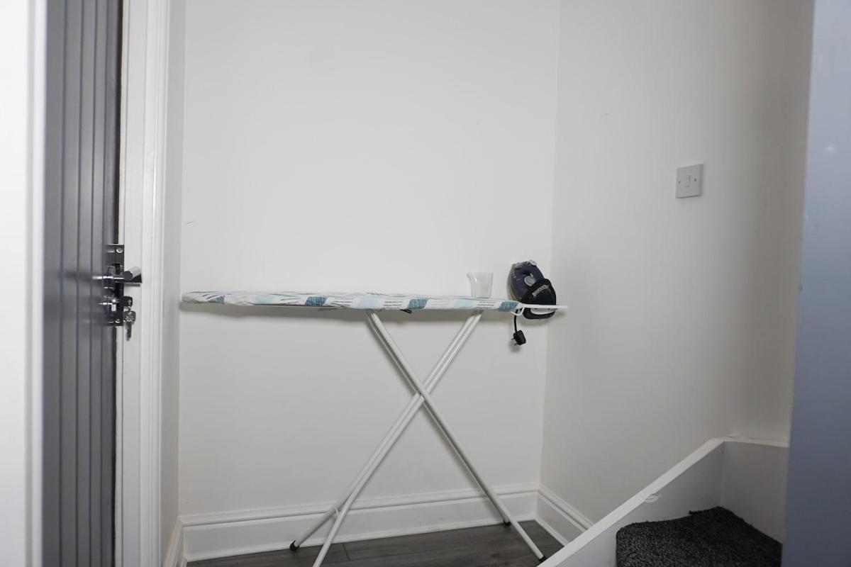 Contractors Dream, 4 Bedroom 2 Bathroom Liverpool Exteriör bild
